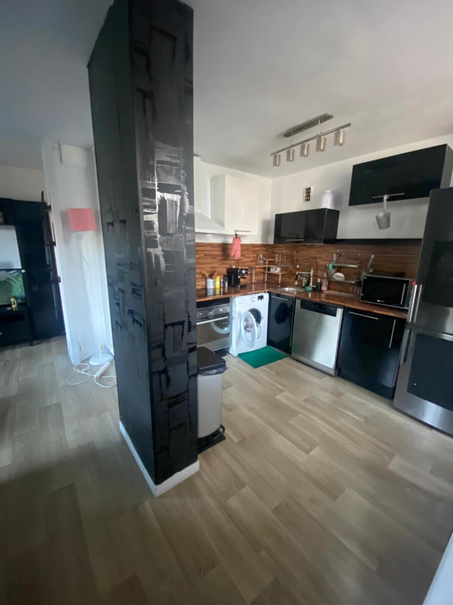 Bel Appartement Spacieux ,Convivial De 3 Chambres Avec Parking Prive Secure ก็อง ภายนอก รูปภาพ