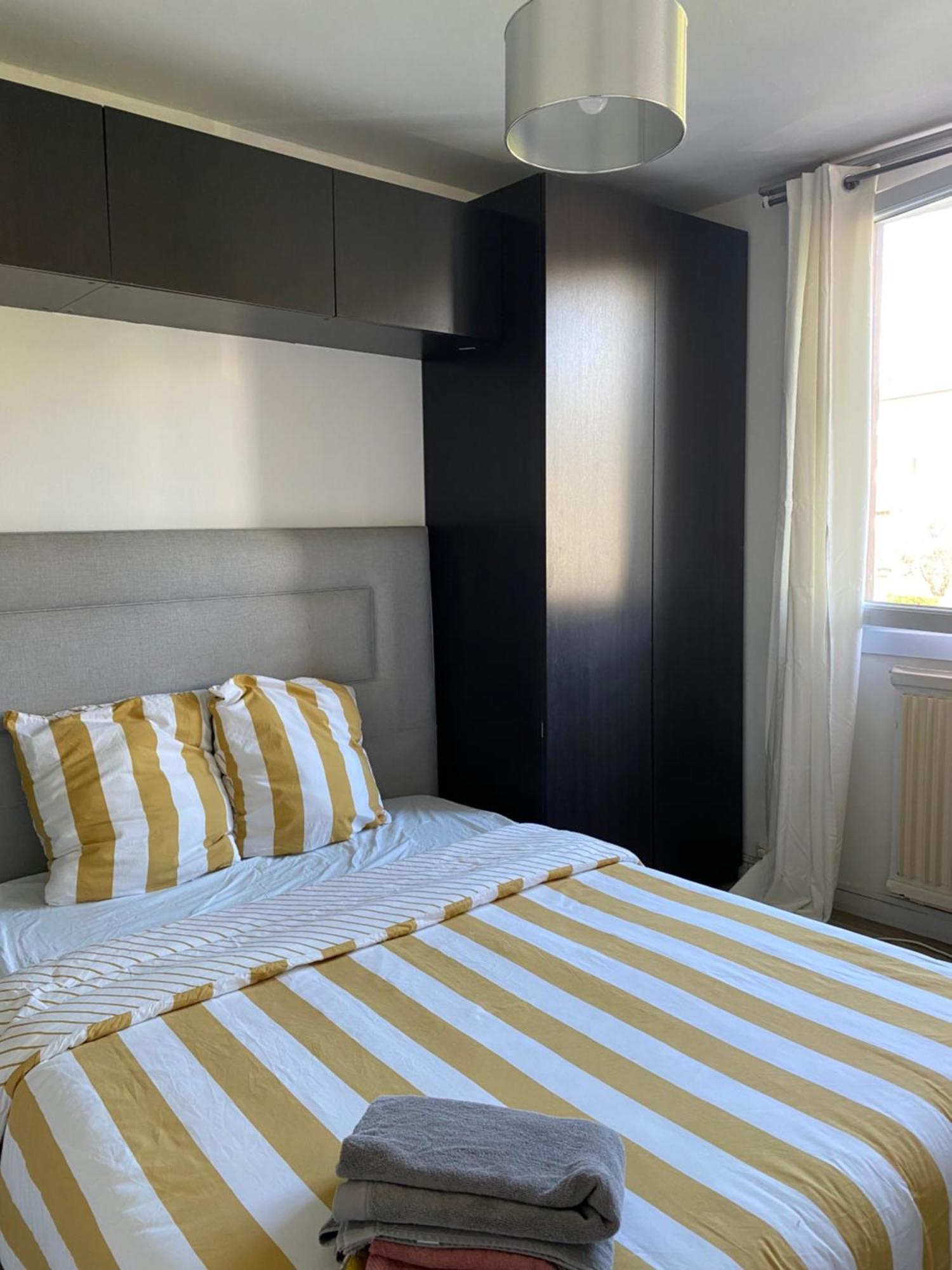 Bel Appartement Spacieux ,Convivial De 3 Chambres Avec Parking Prive Secure ก็อง ภายนอก รูปภาพ