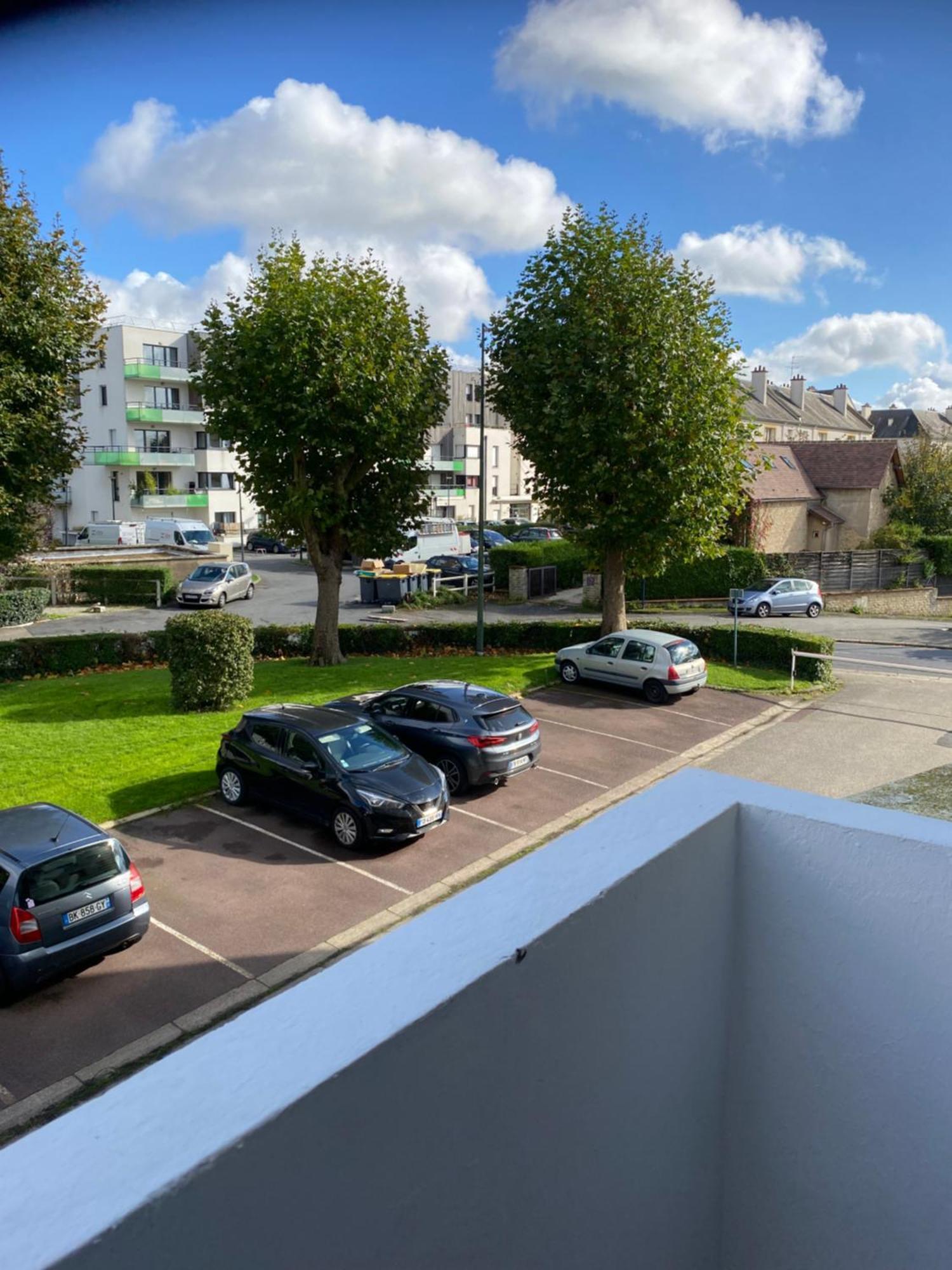 Bel Appartement Spacieux ,Convivial De 3 Chambres Avec Parking Prive Secure ก็อง ภายนอก รูปภาพ