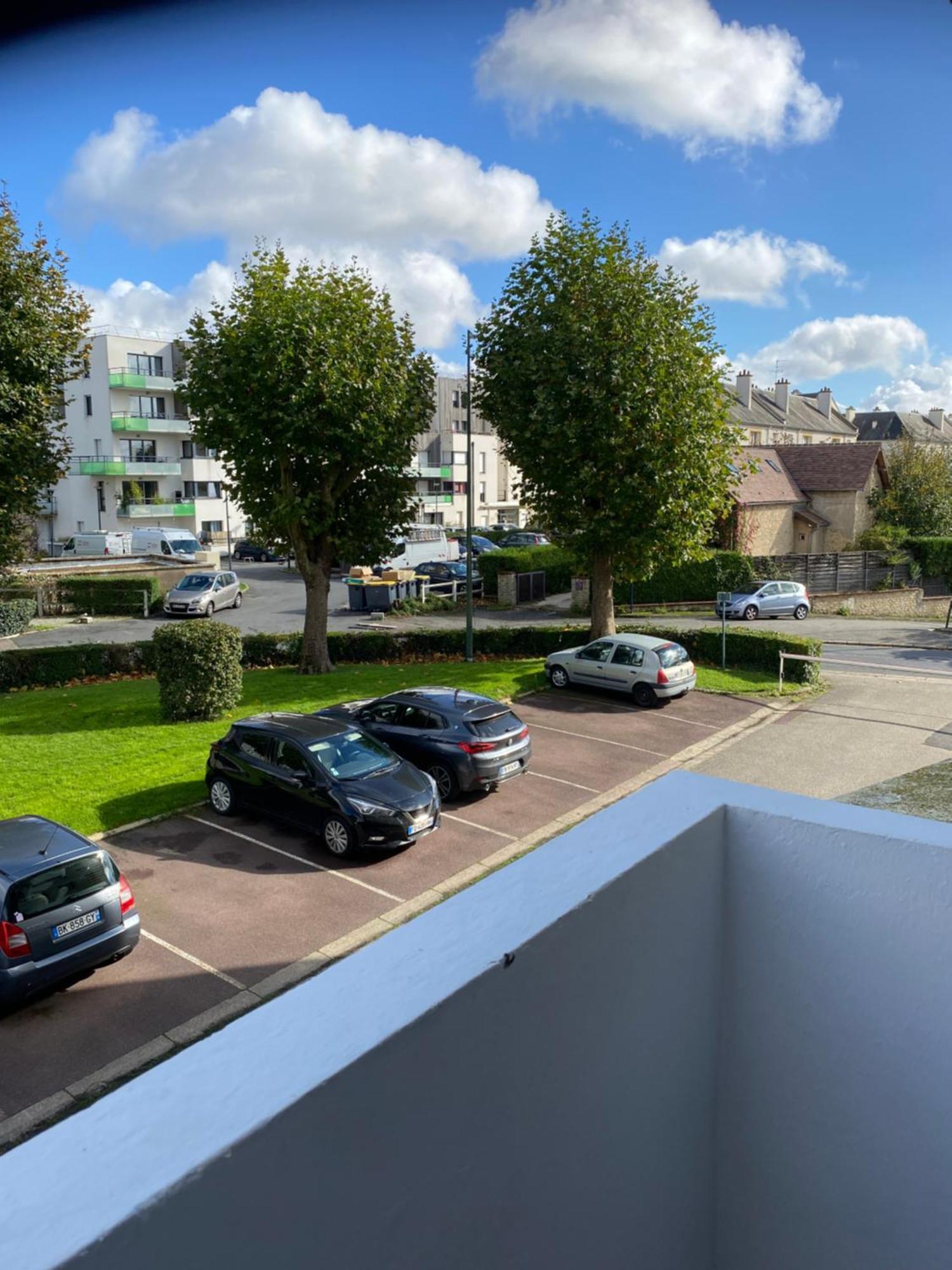 Bel Appartement Spacieux ,Convivial De 3 Chambres Avec Parking Prive Secure ก็อง ภายนอก รูปภาพ