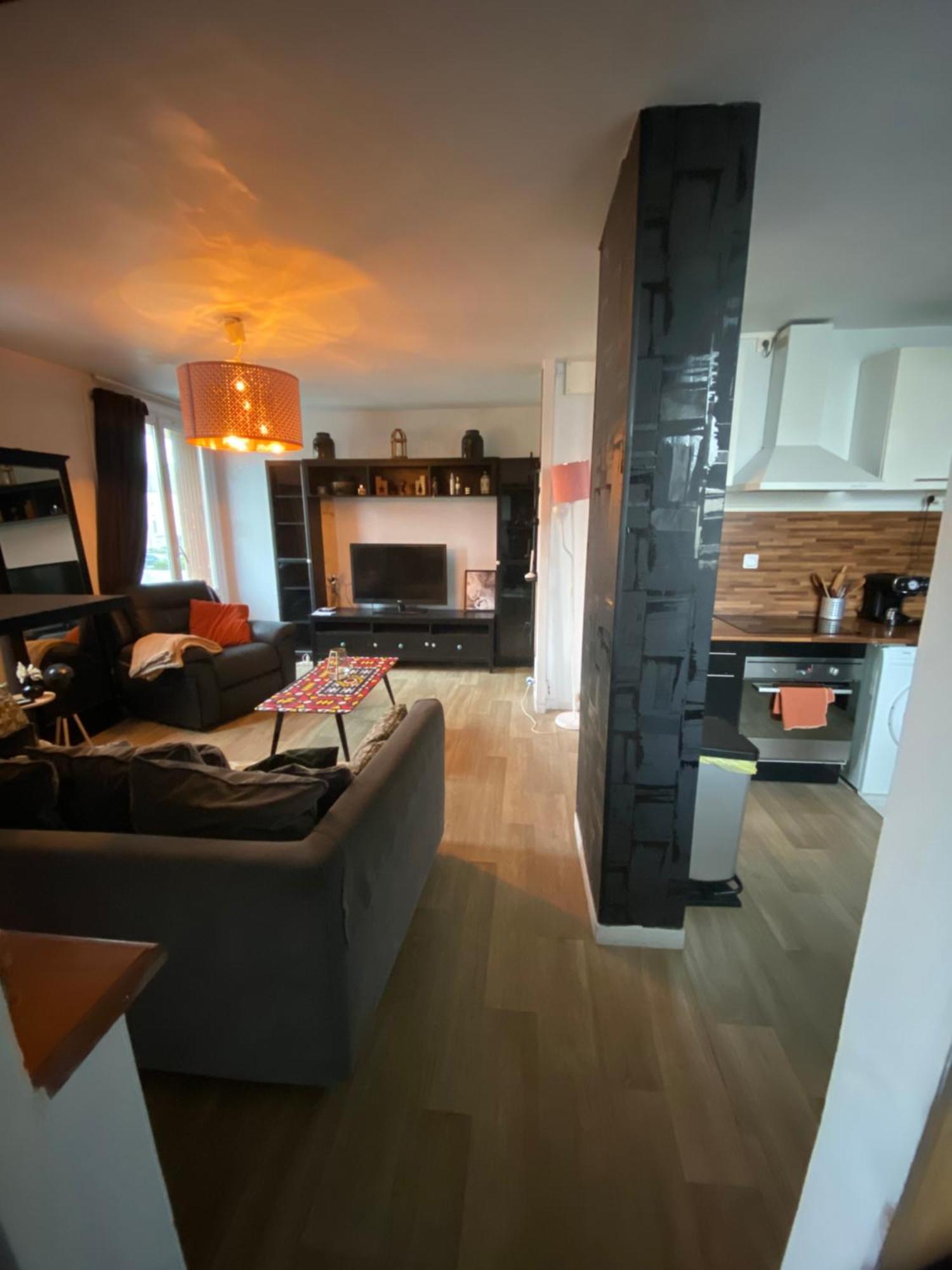 Bel Appartement Spacieux ,Convivial De 3 Chambres Avec Parking Prive Secure ก็อง ภายนอก รูปภาพ