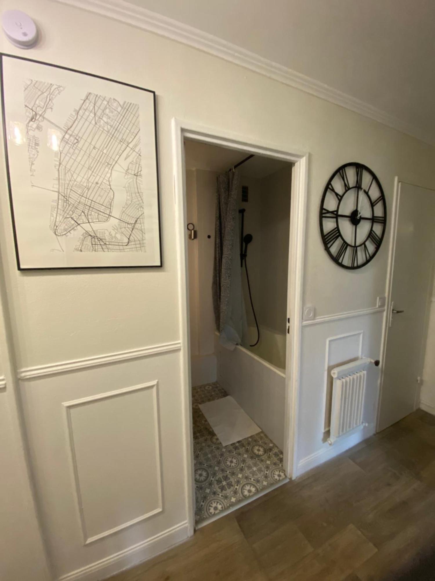 Bel Appartement Spacieux ,Convivial De 3 Chambres Avec Parking Prive Secure ก็อง ภายนอก รูปภาพ