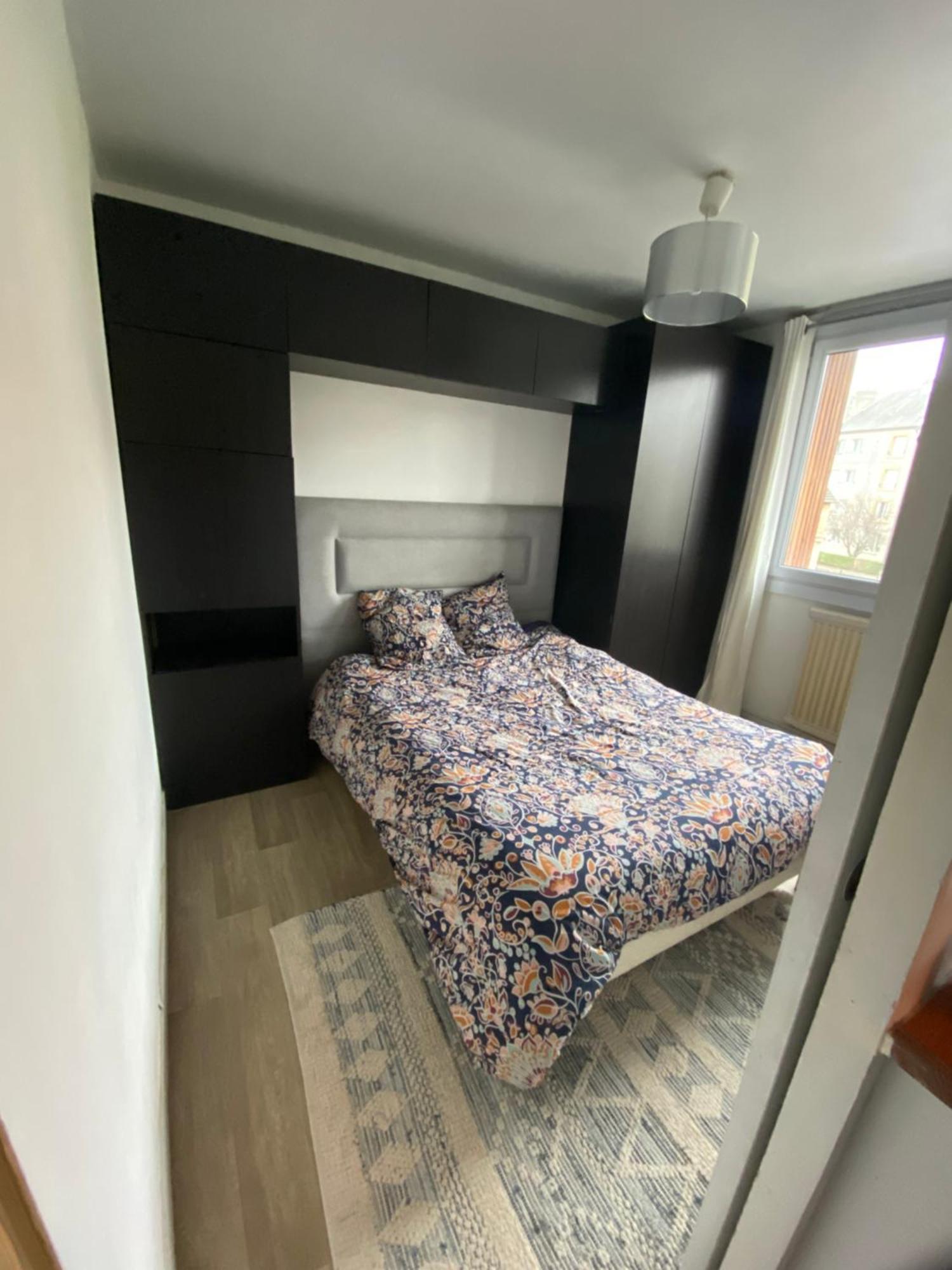 Bel Appartement Spacieux ,Convivial De 3 Chambres Avec Parking Prive Secure ก็อง ภายนอก รูปภาพ