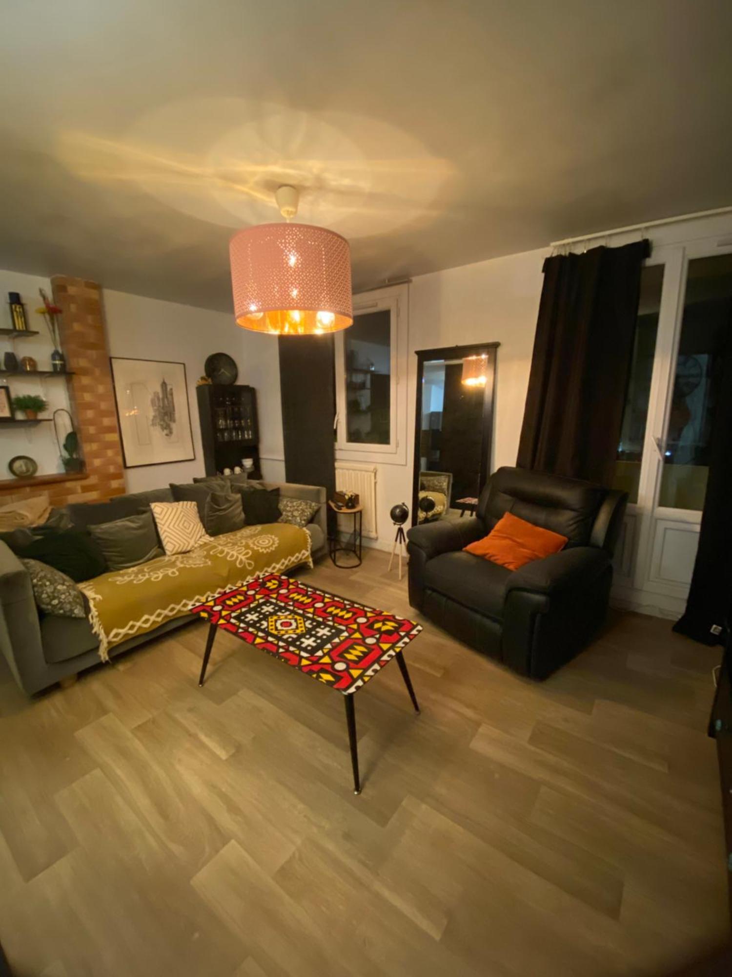 Bel Appartement Spacieux ,Convivial De 3 Chambres Avec Parking Prive Secure ก็อง ภายนอก รูปภาพ