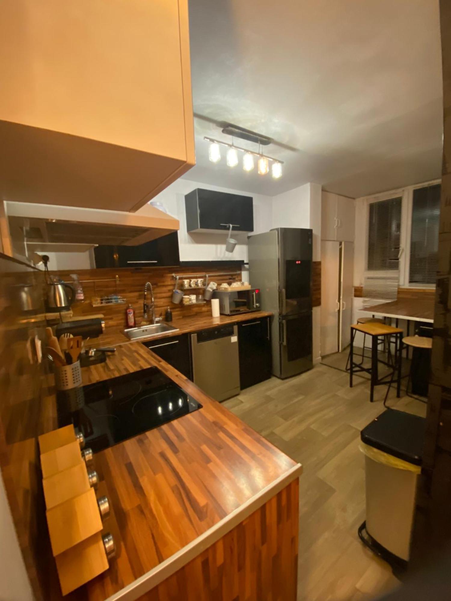 Bel Appartement Spacieux ,Convivial De 3 Chambres Avec Parking Prive Secure ก็อง ภายนอก รูปภาพ