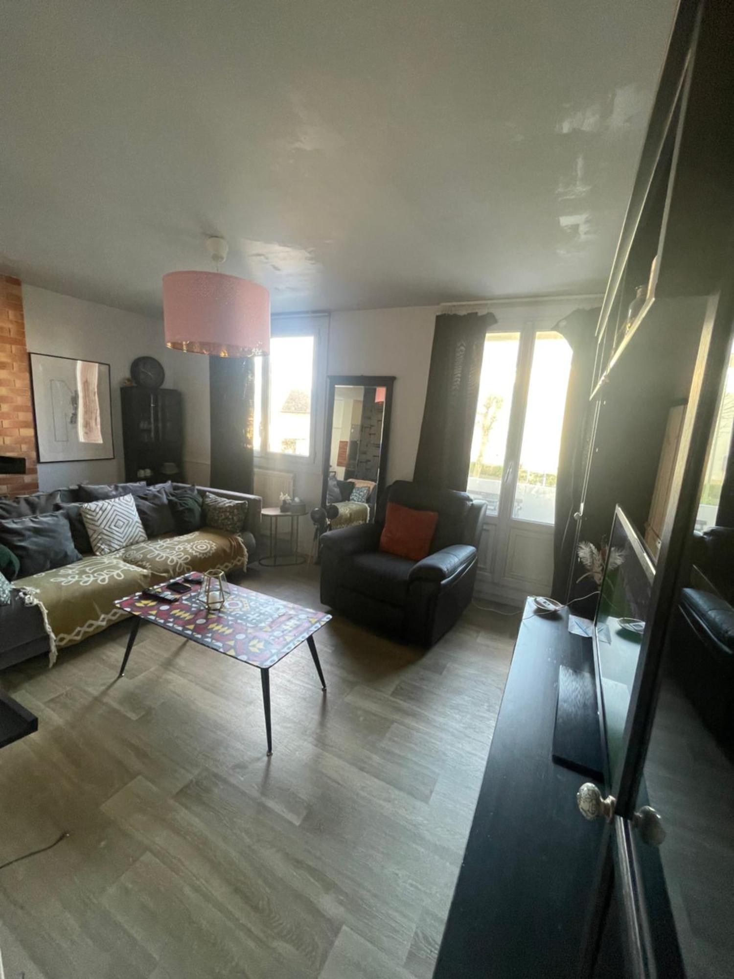 Bel Appartement Spacieux ,Convivial De 3 Chambres Avec Parking Prive Secure ก็อง ภายนอก รูปภาพ